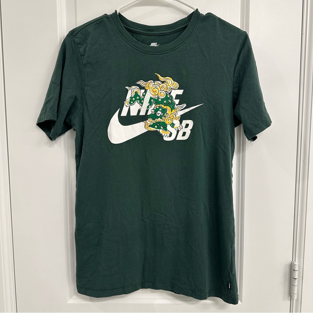 Nike SB Dark Green Short Sleeve Skate Tee With Dragon Graphic Small